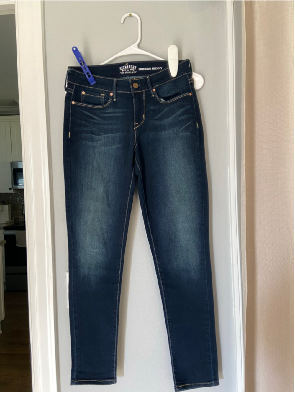 Signature Levi Strauss, modern skinny jeans, size 6M, waist 28 , super stretchy